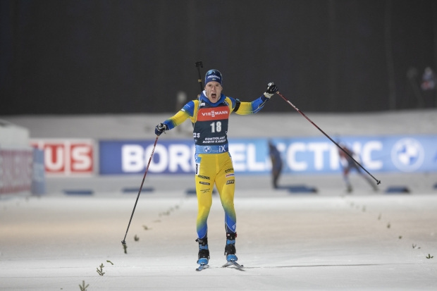 Premierowa wygrana Samuelssona, skromny awans Guzika